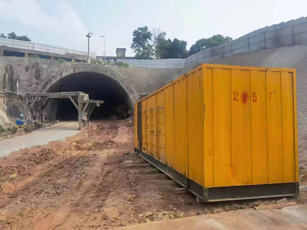 玉泉发电机出租自启装置的工作原理是什么？