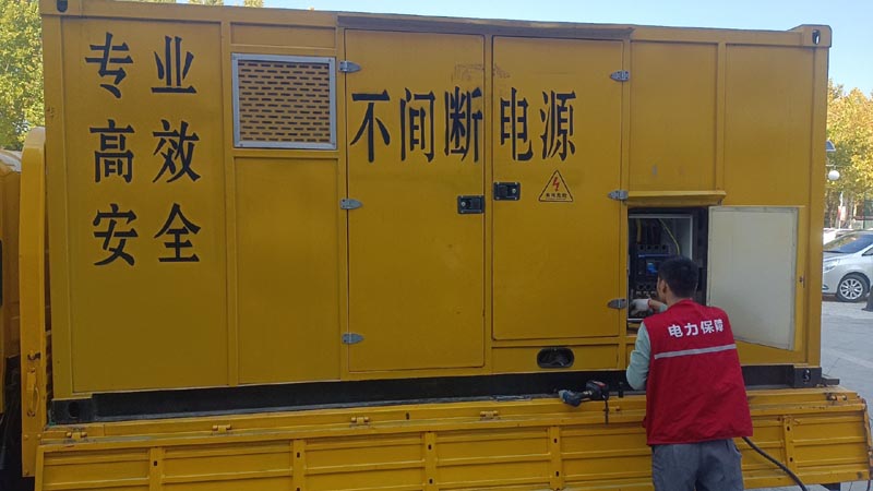玉泉柴油发电机组和UPS电源配合使用时，如何避免切换过程中的电力中断？